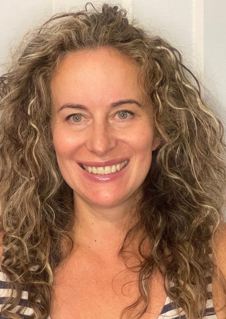 Denissa Nebout, ancienne architecte reconvertie en thérapeute spécialisée en réflexes archaïques et kinésiologie à Barby Savoie