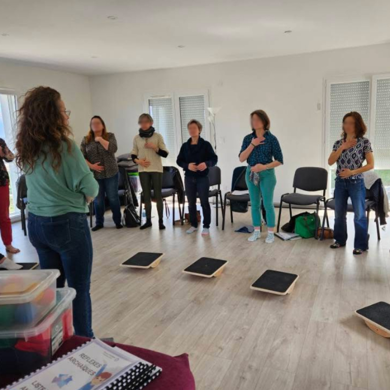 Séance groupe des réflexes archaïques - Accompagnement thérapeutique personnalisé pour enfants et adultes à Chambéry Barby Savoie